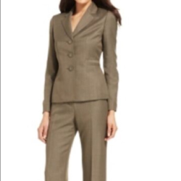 Evan Picone Jackets & Blazers - NWT Evan-Picone Beige Pinstripe Pants Suit 16P